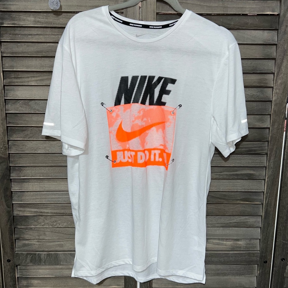Nike White Short-Sleeve Tee with Neon Orange Graphic Dri-fit Running 🏃